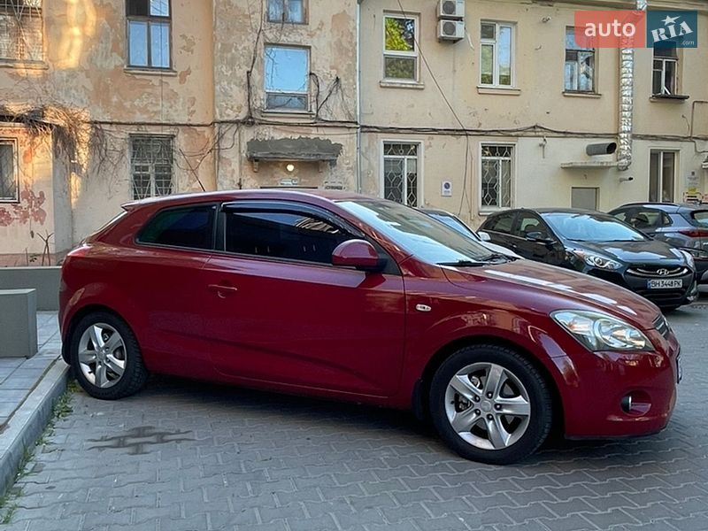 Хэтчбек Kia Ceed 2008 в Одессе