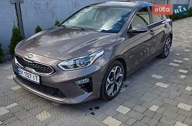 Хэтчбек Kia Ceed 2019 в Сарнах