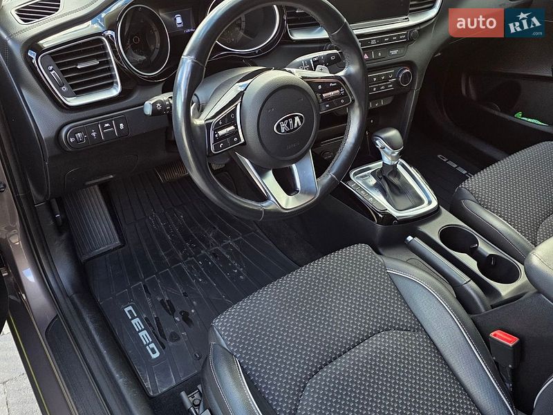 Хэтчбек Kia Ceed 2019 в Сарнах