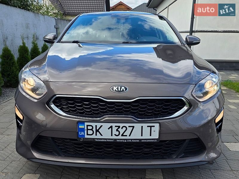 Хэтчбек Kia Ceed 2019 в Сарнах