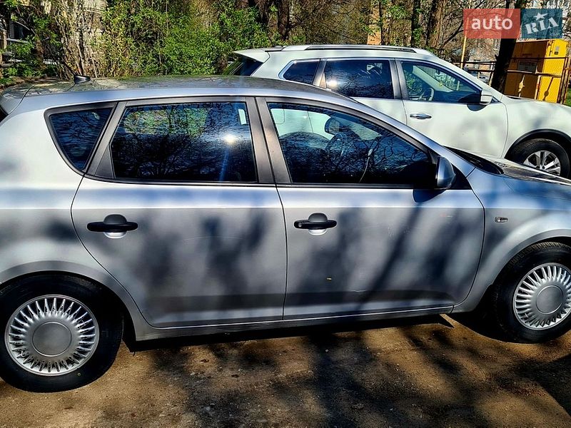Хэтчбек Kia Ceed 2008 в Запорожье