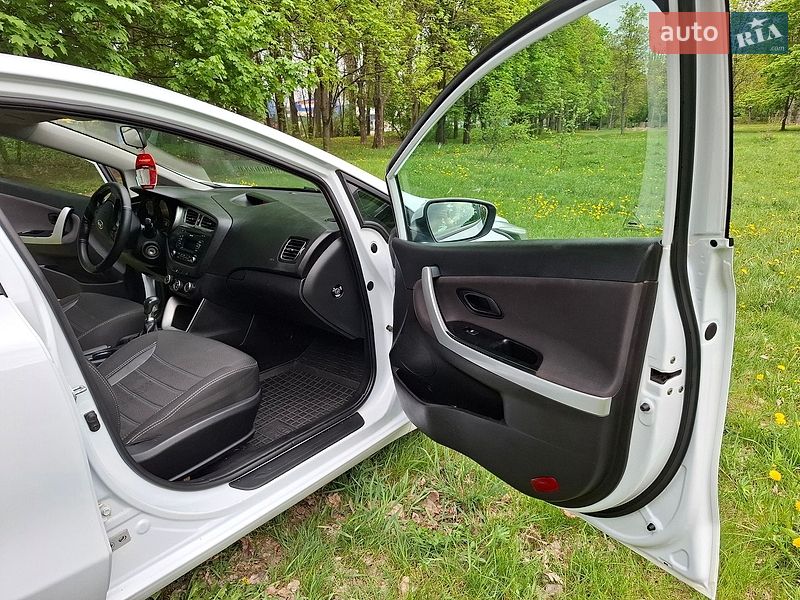 Хэтчбек Kia Ceed 2013 в Виннице