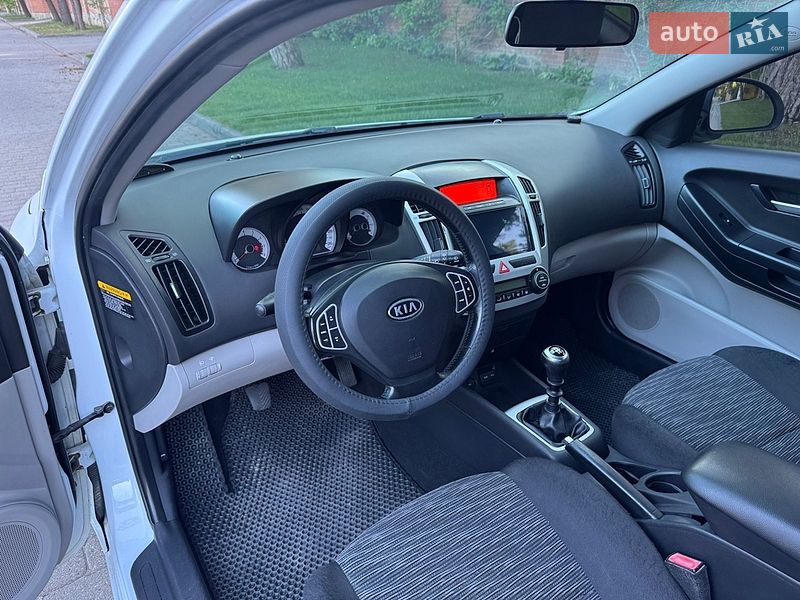 Хетчбек Kia Ceed 2009 в Львові