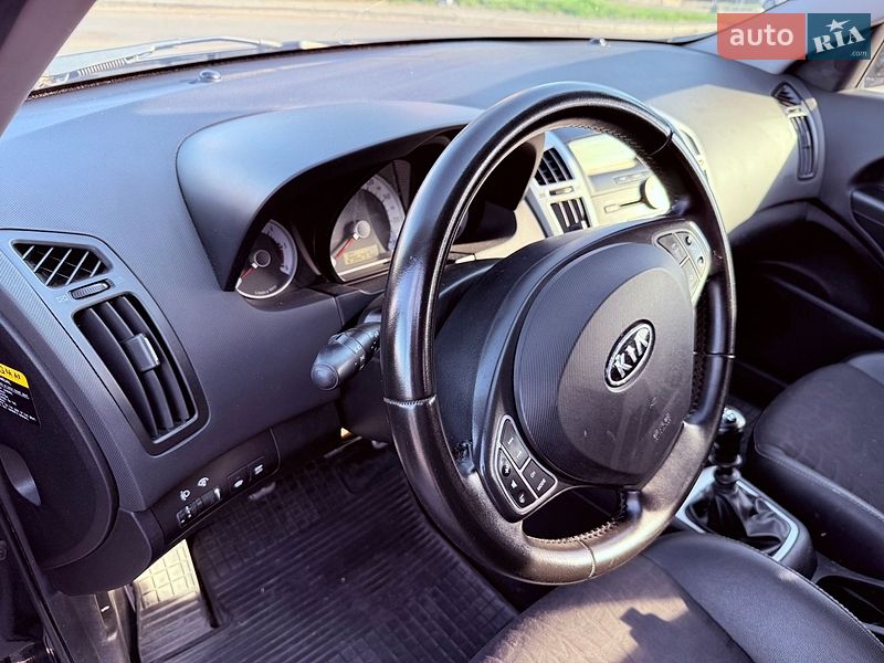 Хэтчбек Kia Ceed 2008 в Киеве