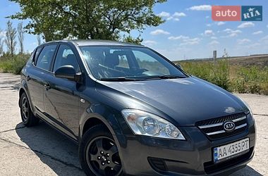 Хэтчбек Kia Ceed 2008 в Южноукраинске