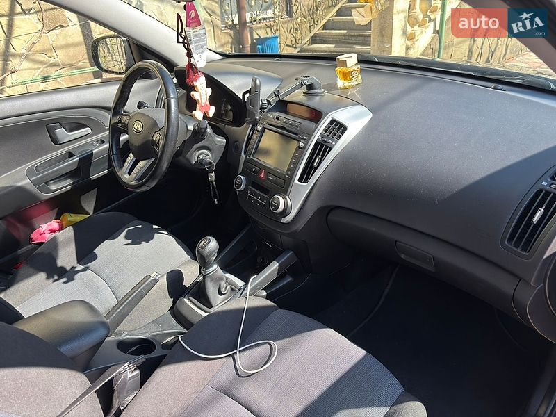 Универсал Kia Ceed 2009 в Березанке фото 17 Универсал Kia Ceed 2009 в Березанке