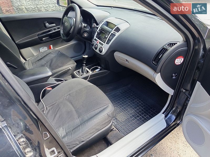 Универсал Kia Ceed 2008 в Хмельницком