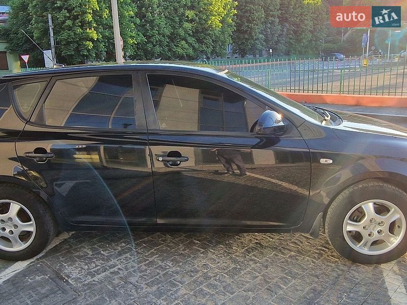 Хетчбек Kia Ceed 2008 в Ужгороді