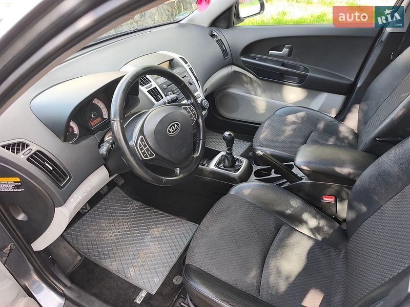 Универсал Kia Ceed 2010 в Полтаве