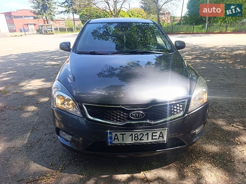 Хэтчбек Kia Ceed 2012 в Рогатине