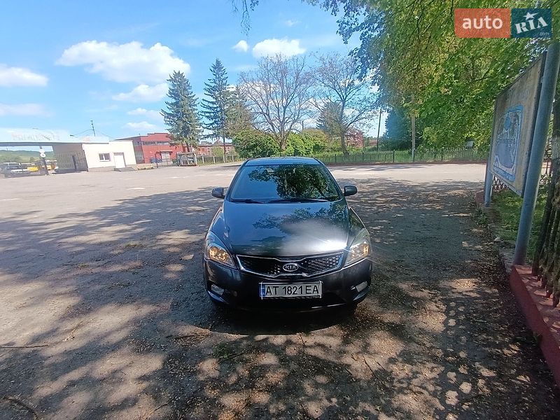 Хэтчбек Kia Ceed 2012 в Рогатине