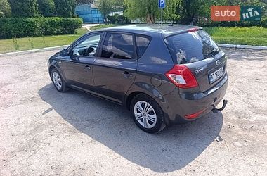 Хэтчбек Kia Ceed 2012 в Рогатине