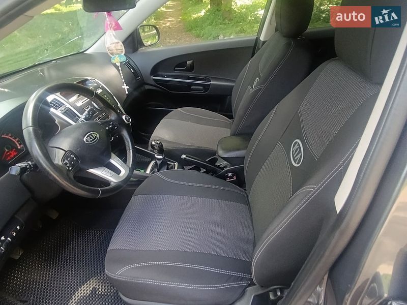 Хэтчбек Kia Ceed 2012 в Рогатине