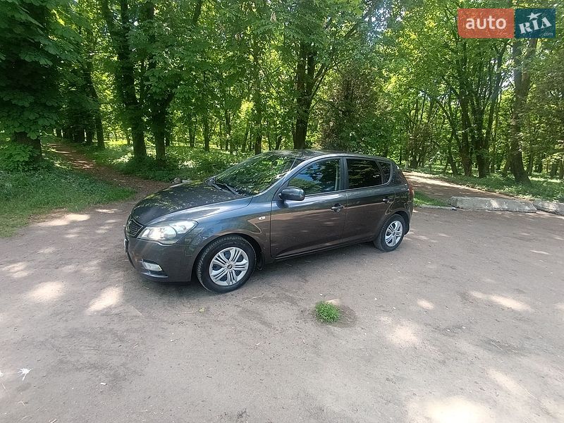 Хэтчбек Kia Ceed 2012 в Рогатине