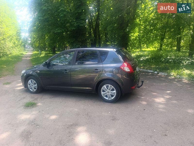 Хэтчбек Kia Ceed 2012 в Рогатине