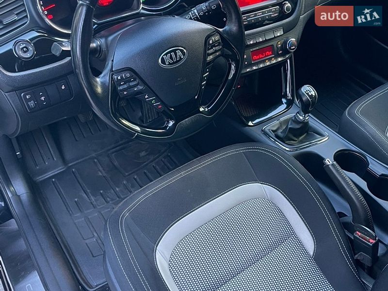 Хэтчбек Kia Ceed 2013 в Полтаве