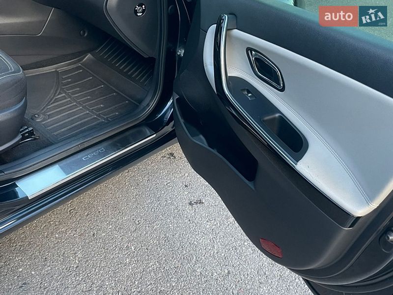 Хэтчбек Kia Ceed 2013 в Полтаве
