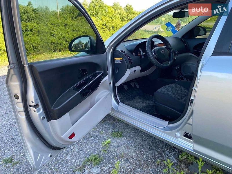 Хэтчбек Kia Ceed 2007 в Ярмолинцах