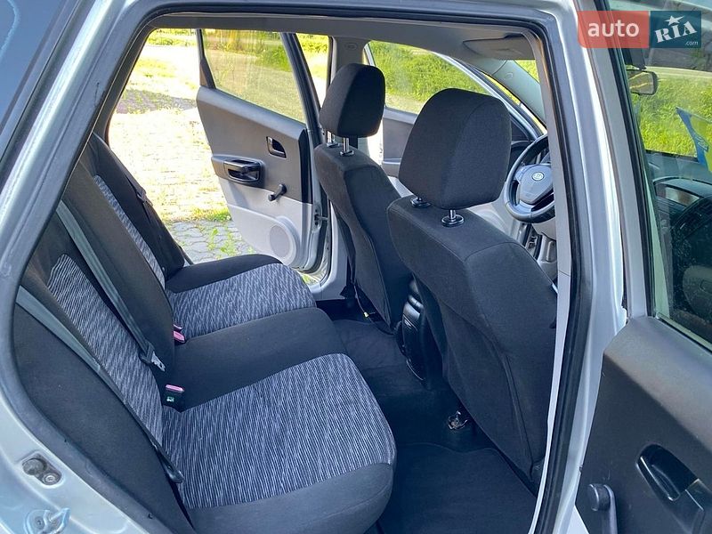 Хэтчбек Kia Ceed 2007 в Ярмолинцах