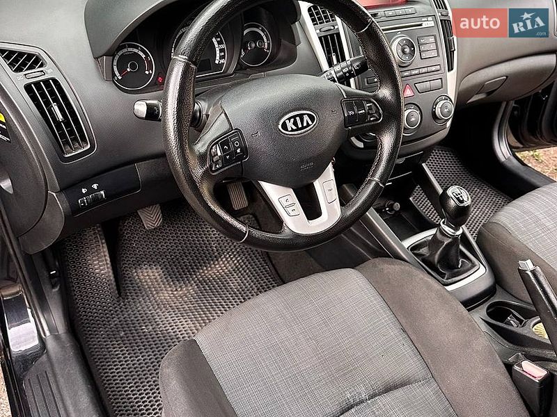 Хэтчбек Kia Ceed 2011 в Днепре