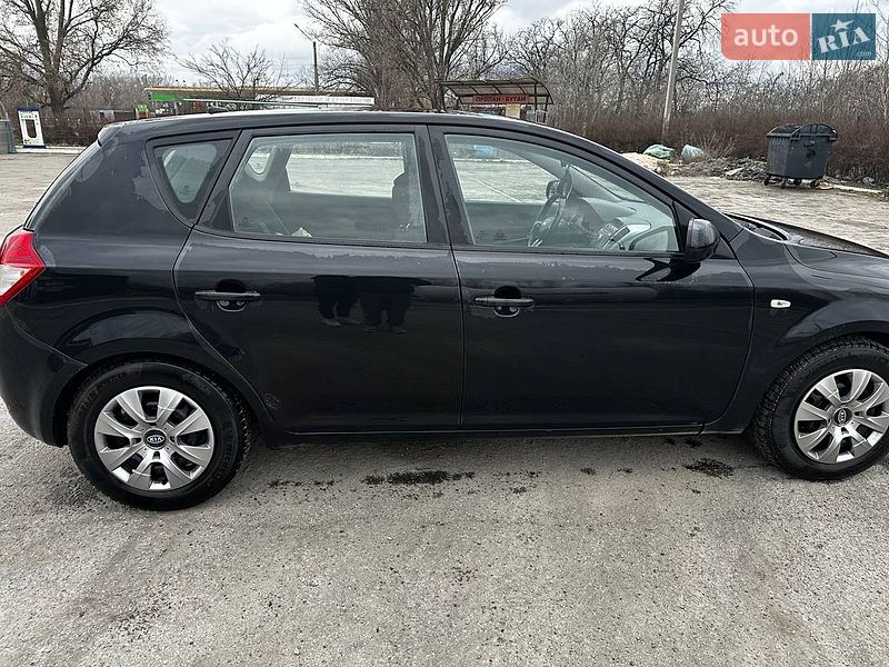 Хэтчбек Kia Ceed 2011 в Днепре