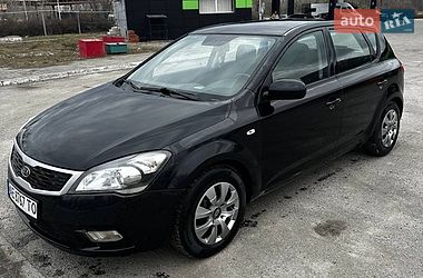 Хэтчбек Kia Ceed 2011 в Днепре