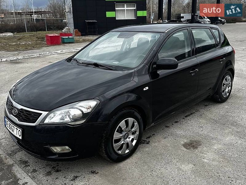 Хэтчбек Kia Ceed 2011 в Днепре