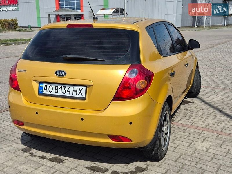 Хэтчбек Kia Ceed 2009 в Тячеве