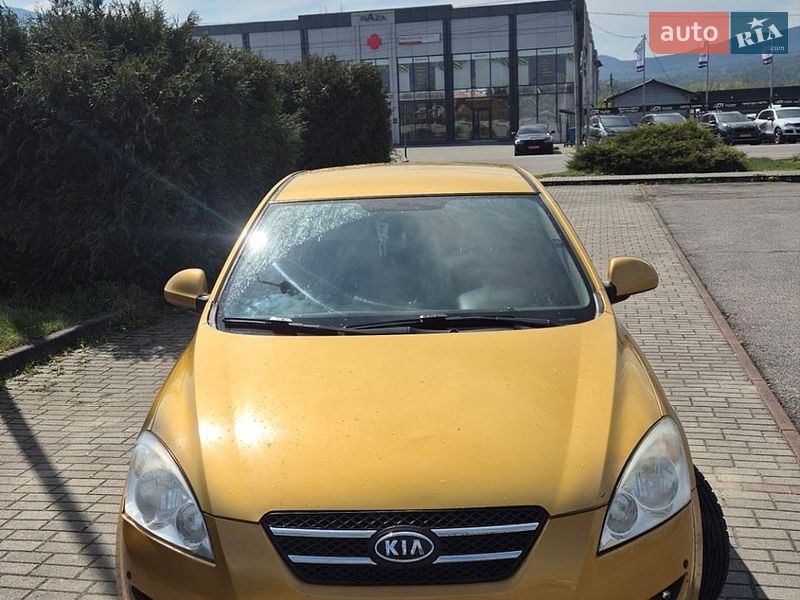 Хэтчбек Kia Ceed 2009 в Тячеве