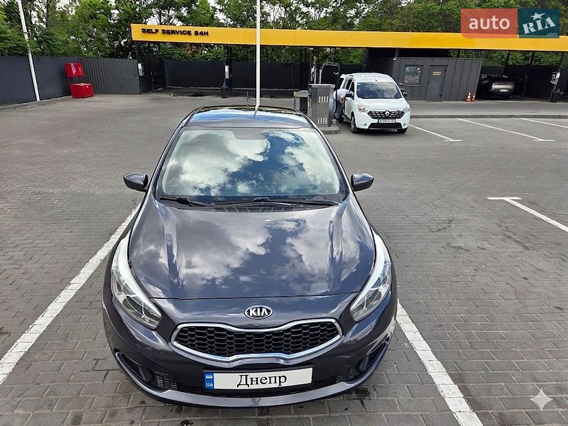 Хэтчбек Kia Ceed 2013 в Днепре