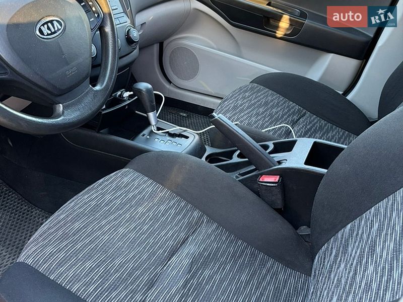 Хэтчбек Kia Ceed 2008 в Белогородке