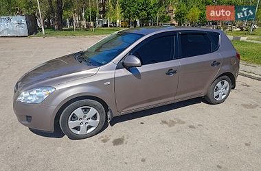 Хэтчбек Kia Ceed 2008 в Кривом Роге