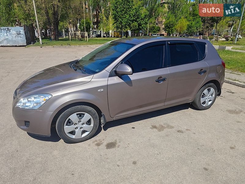 Хэтчбек Kia Ceed 2008 в Кривом Роге