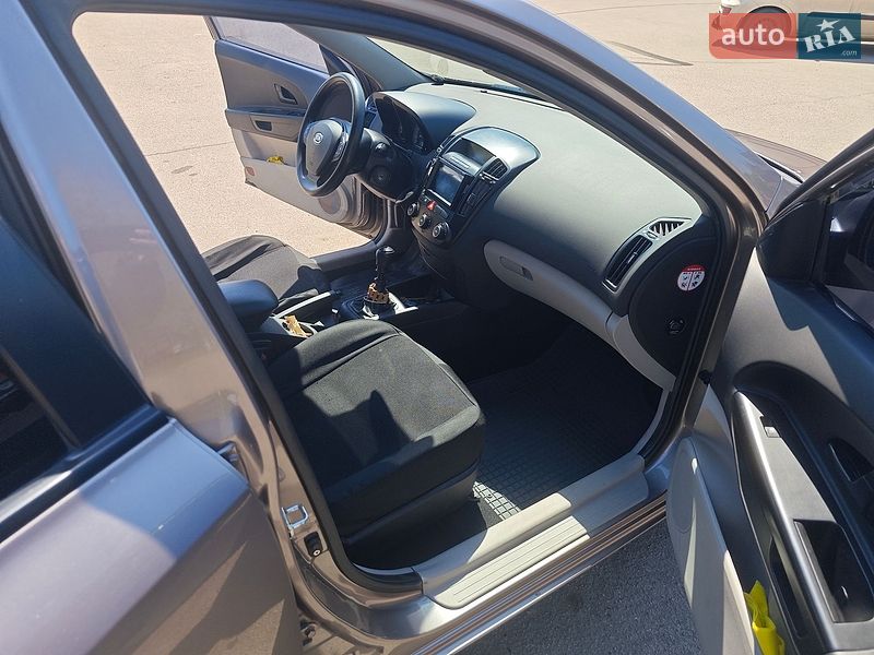 Хэтчбек Kia Ceed 2008 в Кривом Роге
