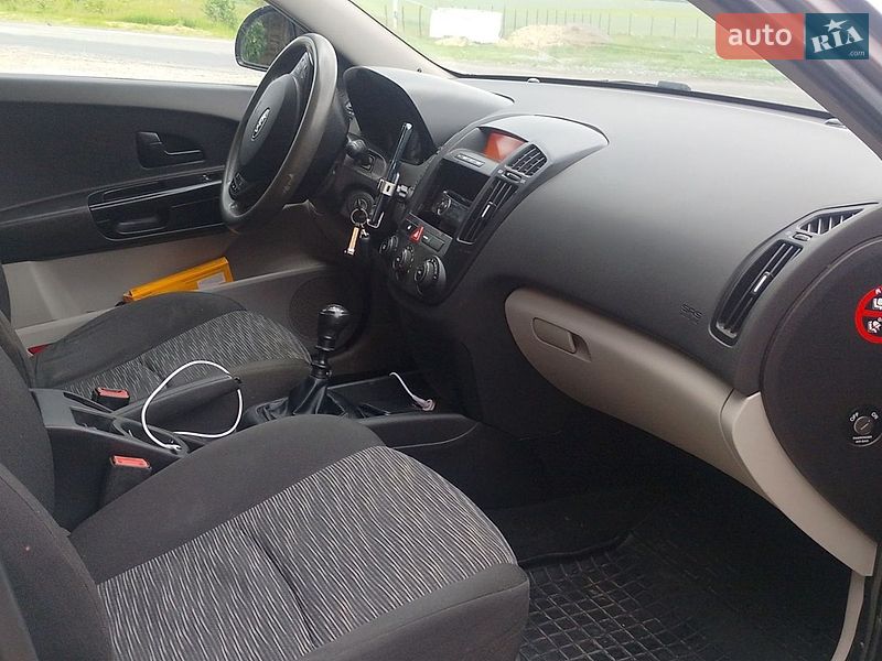 Хетчбек Kia Ceed 2007 в Кам'янець-Подільському фото 5 Хетчбек Kia Ceed 2007 в Кам'янець-Подільському