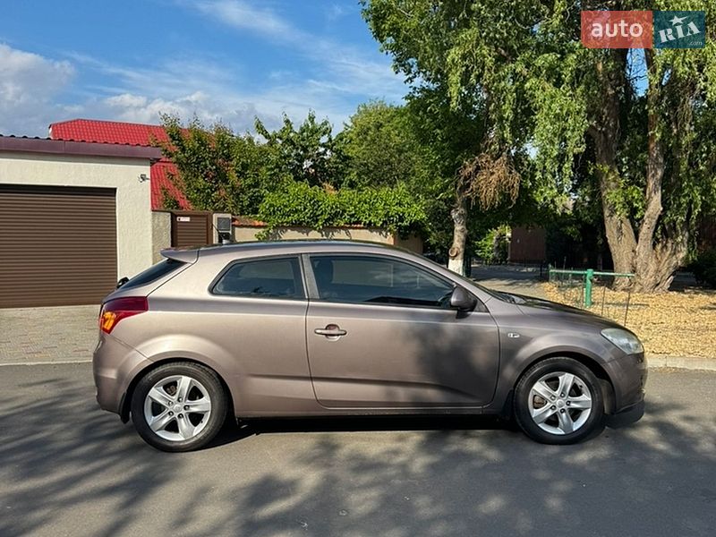 Хэтчбек Kia Ceed 2009 в Одессе
