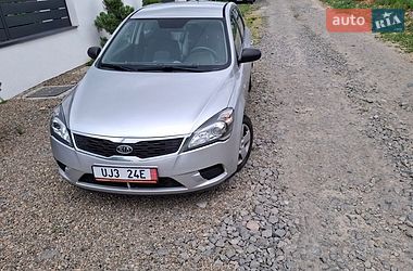 Хетчбек Kia Ceed 2011 в Ужгороді
