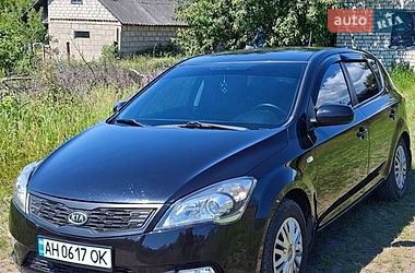 Хетчбек Kia Ceed 2010 в Ізюмі