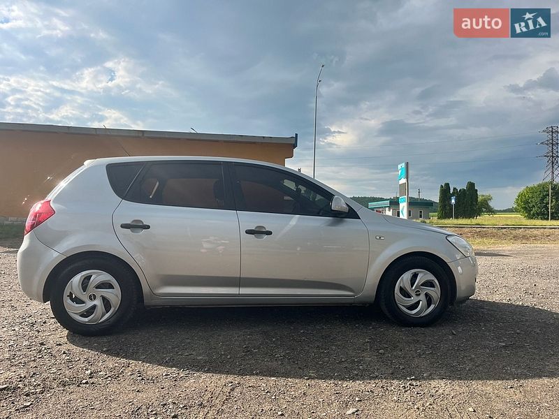 Хетчбек Kia Ceed 2008 в Дубні