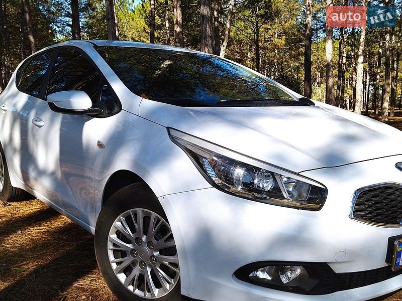 Хэтчбек Kia Ceed 2013 в Новоукраинке фото Хэтчбек Kia Ceed 2013 в Новоукраинке