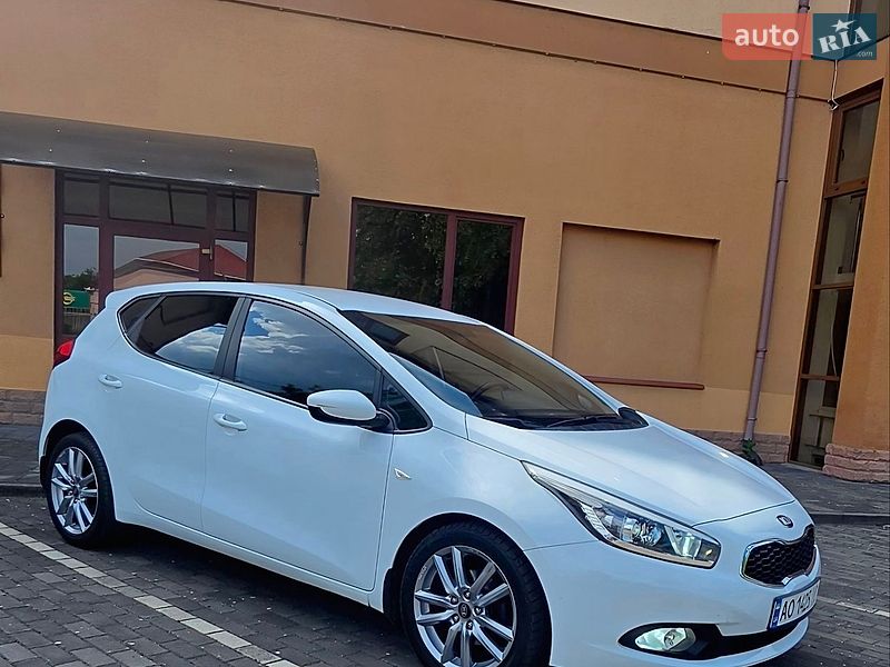 Хэтчбек Kia Ceed 2013 в Берегово
