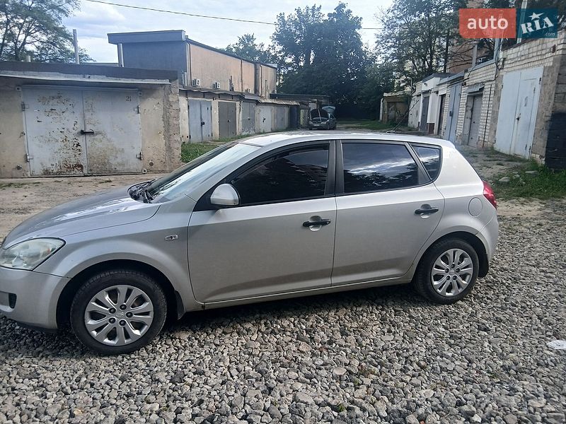 Хэтчбек Kia Ceed 2008 в Харькове