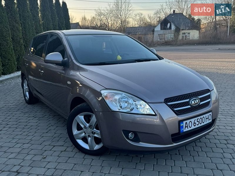 Хэтчбек Kia Ceed 2007 в Иршаве