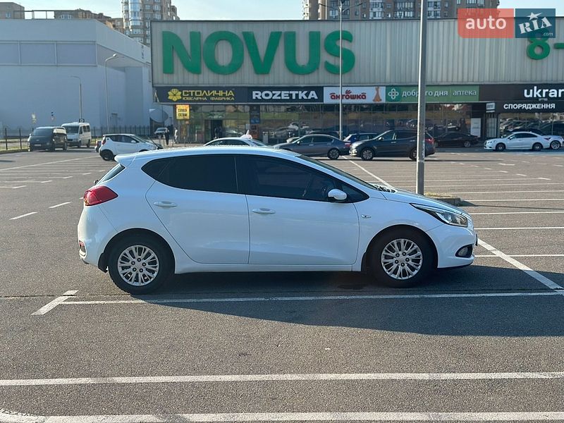 Хэтчбек Kia Ceed 2012 в Киеве
