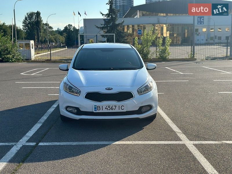 Хэтчбек Kia Ceed 2012 в Киеве