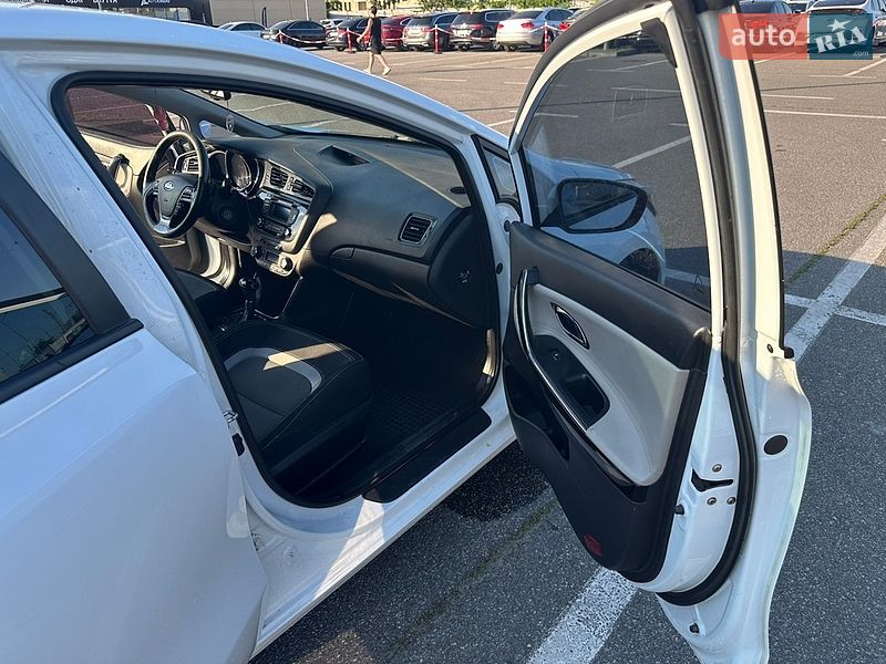 Хэтчбек Kia Ceed 2012 в Киеве