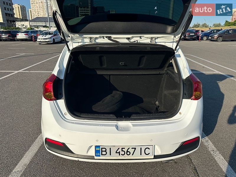 Хэтчбек Kia Ceed 2012 в Киеве