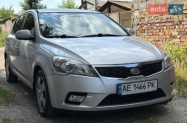Хэтчбек Kia Ceed 2009 в Днепре