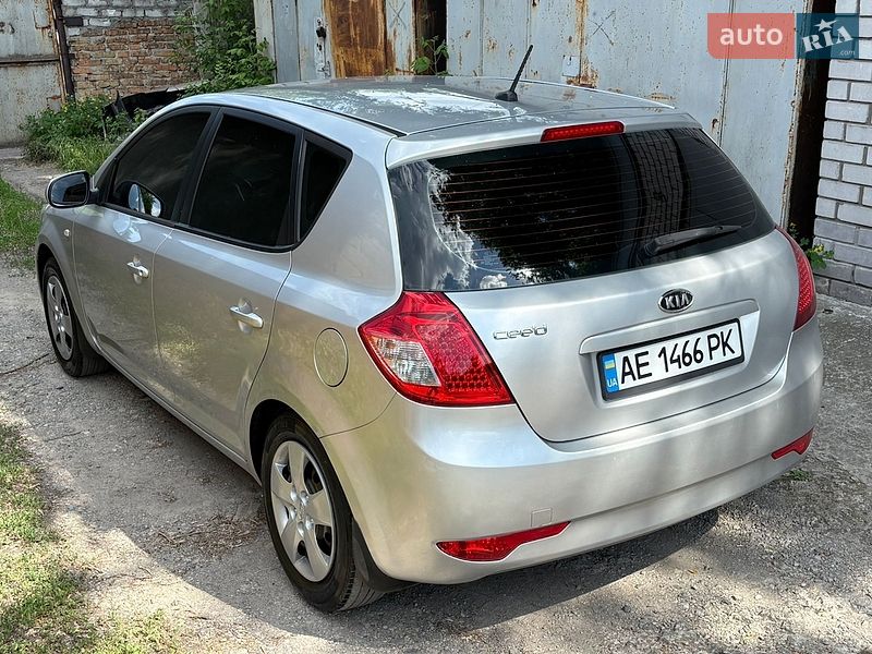 Хэтчбек Kia Ceed 2009 в Днепре