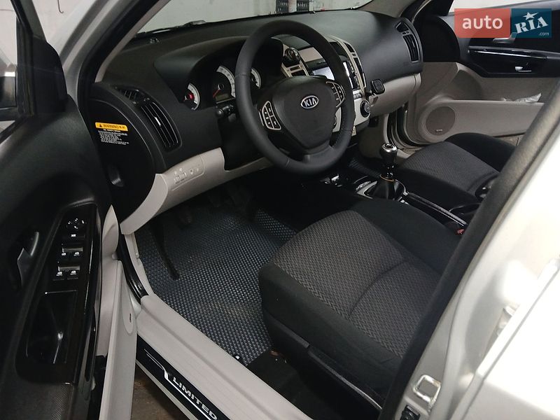 Универсал Kia Ceed 2007 в Казатине